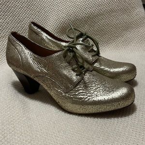 Crinkle leather Frye tie shoes